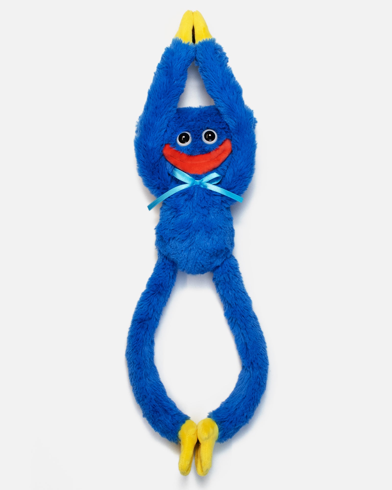 smiling huggy wuggy poppy playtime 19" plush front. hands velcro together. feet velcro together.